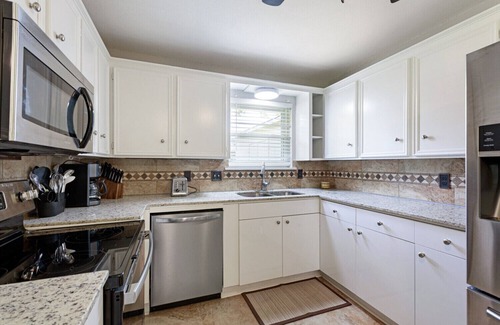 South Baton Rouge House | New Remodel Modern Decor 2 Minutes to Restaurants Mall of LA Target I-10 TopGolf