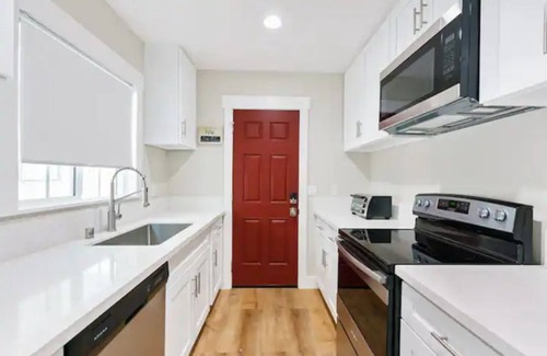 San Gabriel House | New Remodel, Prime Location, 25-min to Hollywood