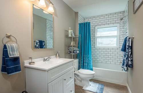 Woodfin House | New remodeled home set in the woods 15 mins from downtown Asheville
