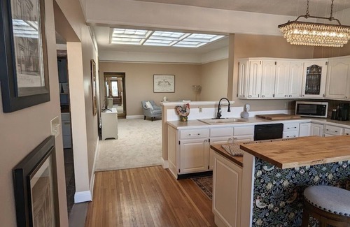 Ironwood Apartment | New, Remodeled, Luxury Loft w/Hot Tub & Rooftop Patio