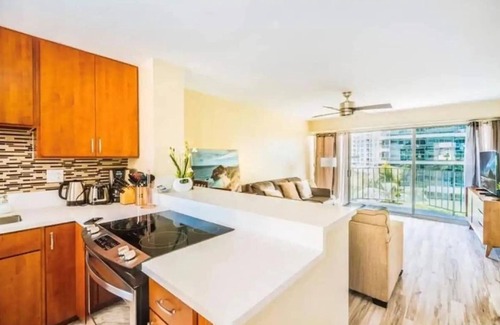 McCully - Moiliili Apartment | NEW RENO 2 apts fit 12! 2 car parking, pool & more