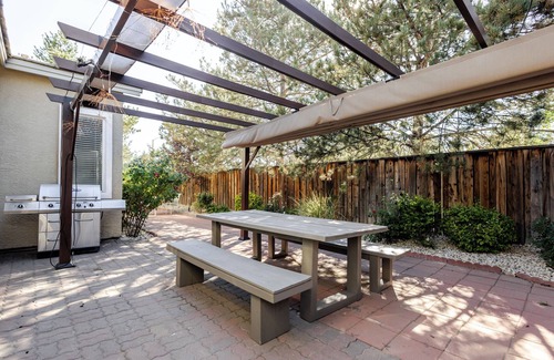 Reno/Tahoe Airport House | NEW Reno Retreat/72” TV/Office/Patio Views