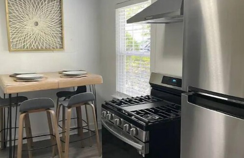 Chapel Hill House | New renovated 3 bedroom, central Chapel Hill!