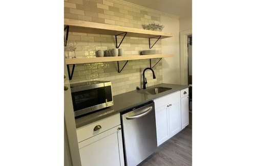 Chapel Hill House | New renovated 3 bedroom, central Chapel Hill!