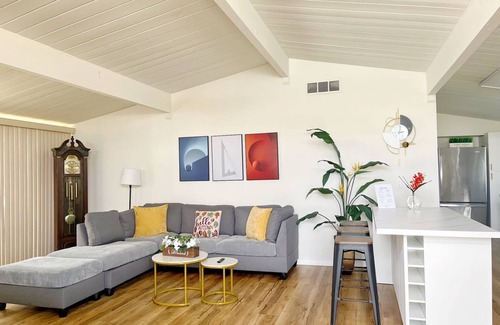 Walnut Valley House | New Renovated 3BD/2BA House(1K Mbps Wifi, Netflix,Pet-friendly)