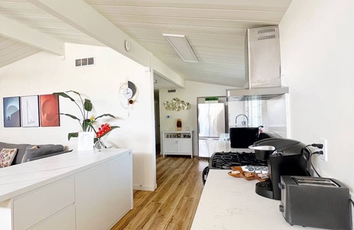 Walnut Valley House | New Renovated 3BD/2BA House(1K Mbps Wifi, Netflix,Pet-friendly)