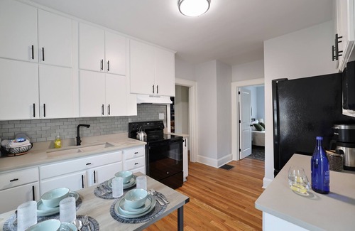 Durham House | *New & Renovated* MCM Duplex 3 mi to DT Durham