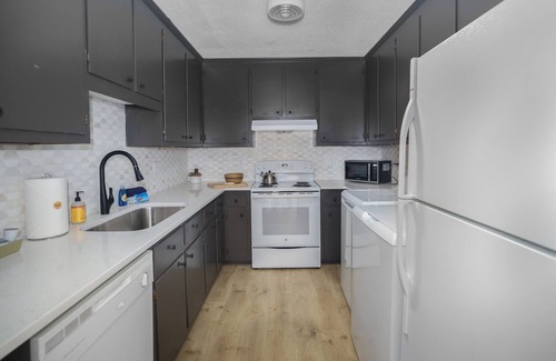 Durham House | *New & Renovated* Modern Retreat 2 mi from Duke