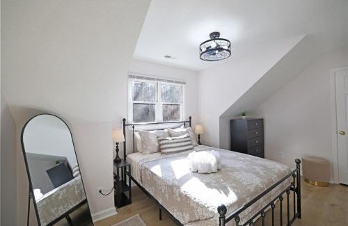 Durham Apartment | New & Renovated Modern Retreat 2 mi from Duke