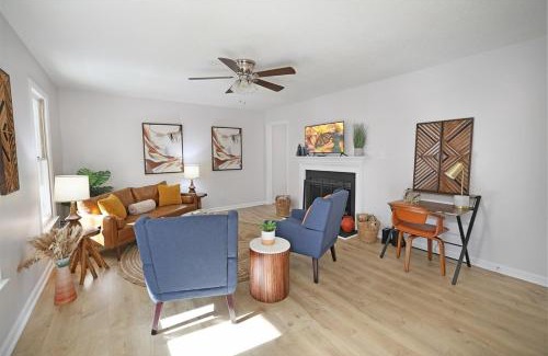 Durham Apartment | New & Renovated Modern Retreat 2 mi from Duke