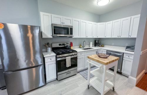 Aspinwall Hill Apartment | New Renovation, Ca, 1st Flr, 3b2ba, In-unit Lau