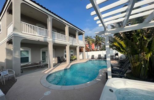 South Padre Island House | New Renovation, EV charger, 5 Lots To The Beach,Heated Pool,Jaccuzi