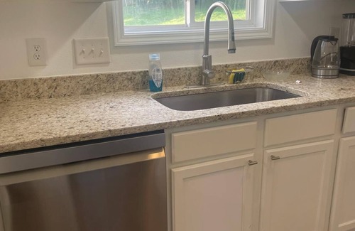 Moores Chapel House | New renovations 3 bed 2 bath Close to I485, Uptown, & Airport River park AC WiFi