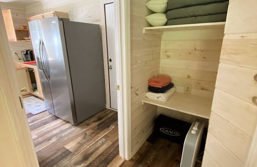 Westminster Cabin | *NEW RENTAL* - Cozy Cabin on the River! - Family Fun & Outdoors