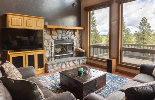 Loma Linda Cabin | New Rental! Hot Tub, Quiet, Large Lot, Great Entertaining Home