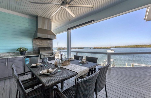 Englewood South House | New Rental West Facing House on Lemon Bay, Pool Spa, Pet Friendly 4 miles from Gulf Beaches