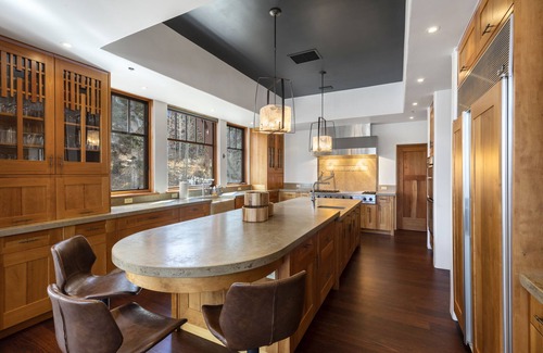 Mountain Village House | NEW RENTAL ! Zen on Sundance ! Ski In Ski Out 5 Bedroom