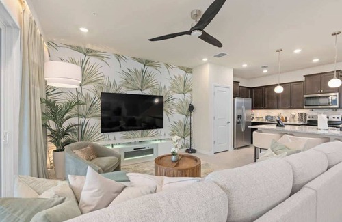 Four Corners House | New Resort, Themed, Ultra Comfortable, Heated Private Pool, Game Room, Family Ho