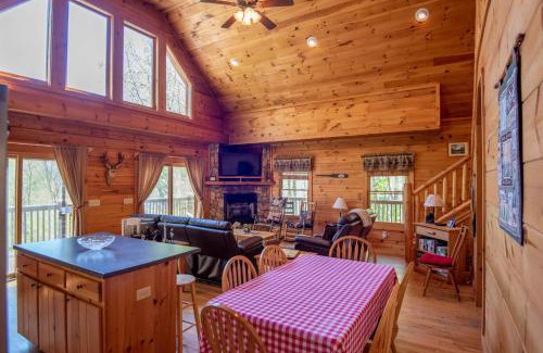 Todd House | New River Front Log Cabin- 30 Mins to Skiing, Fire Pit, Dogs OK