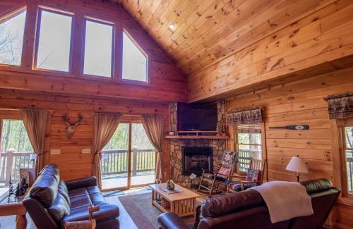 Todd House | New River Front Log Cabin- 30 Mins to Skiing, Fire Pit, Dogs OK