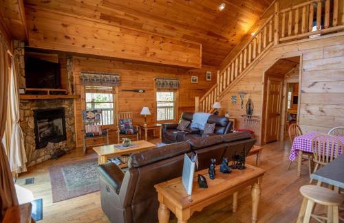Todd House | New River Front Log Cabin- 30 Mins to Skiing, Fire Pit, Dogs OK