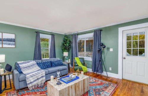 Summerlee House | New River Gorge Cottage w Hot Tub, Fire Pit, Grill