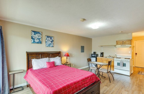 Summerlee Apartment | New River Gorge Vacation Rental with Balcony!