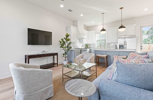 Lafayette House | New River Oaks River Ranch King A+ Location