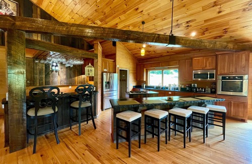 West Jefferson House | New River Retreat Lodge - West Jefferson, NC