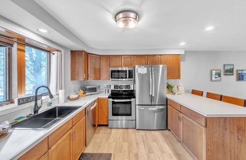 North Creek House | NEW! Rumor 39O - Upgraded Townhome with Woodsy Views by The Summit at Gore Mountain