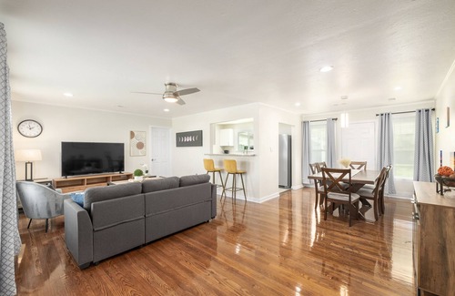 Fresno House | New, Safe, Perfect 3B/2Bth for Bus & Fun