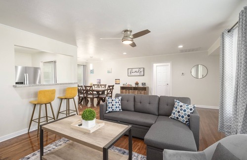 Fresno House | New, Safe, Perfect 3B/2Bth for Bus & Fun