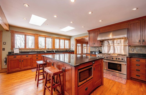 Blakeslee House | New! Sailor's Point: Lakefront, Hot Tub, Dock, Dogs OK!