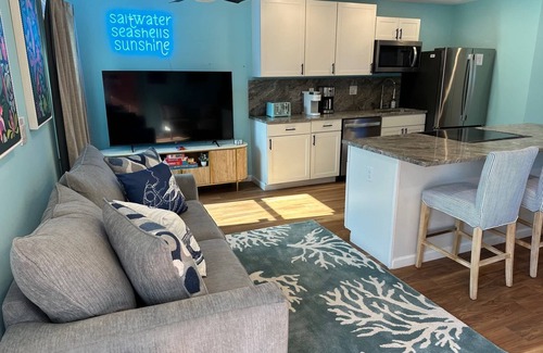South Bradenton Condo | *NEW* Salty Sweetheart - 4bed, 2 bath Sleeps 8