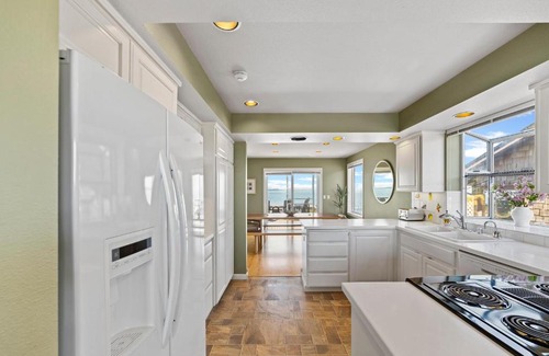 Ferndale House | New SANDY POINT 6 BEDS 3 BATHS BEACH HOUSE WITH AMAZING VIEWS