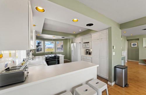 Ferndale House | New SANDY POINT 6 BEDS 3 BATHS BEACH HOUSE WITH AMAZING VIEWS