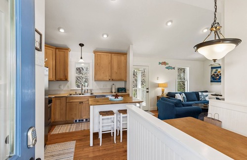 Seabrook House | *NEW* Seabrook's Our Otter Home: Dog Friendly!