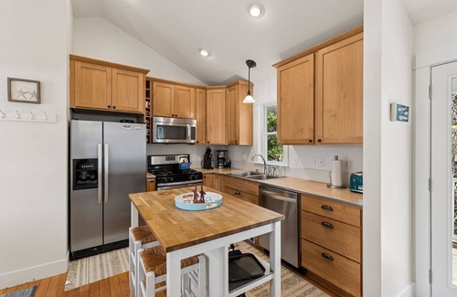 Seabrook House | *NEW* Seabrook's Our Otter Home: Dog Friendly!