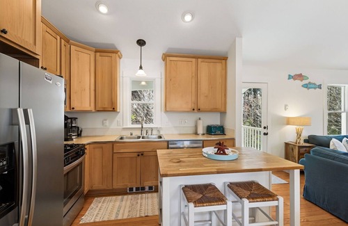 Seabrook House | *NEW* Seabrook's Our Otter Home: Dog Friendly!