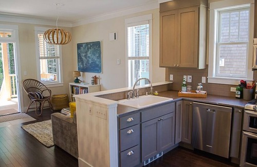 Seabrook House | *New* Seabrook's The Goldfinch: Dog Friendly!