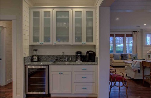 Seabrook House | *New* Seabrook's The Oyster House: Private hot tub!