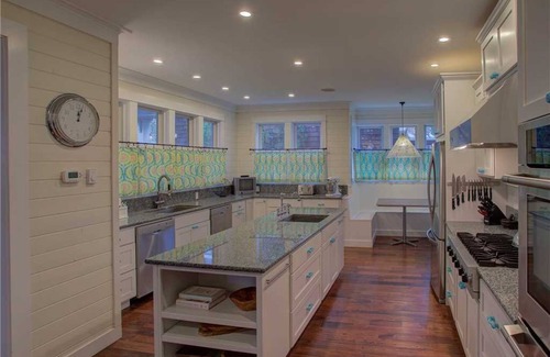 Seabrook House | *New* Seabrook's The Oyster House: Private hot tub!
