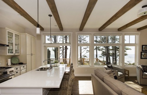 Seabrook House | *New* Seabrook's The West Winds: Oceanfront, Hot Tub, Dog Friendly!