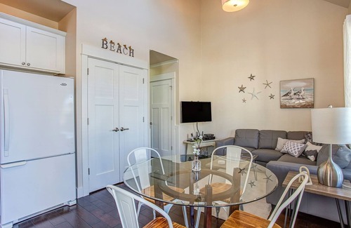 Seabrook House | *New* Seabrook's Whispering Sands: Dog-Friendly!