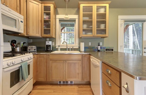 Seabrook House | *New* Seabrook's Woodland Cottage: Dog Friendly!