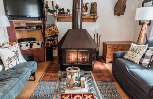 Neillsville Cottage | NEW! Secluded Cozy Cottage w/Deck, BBQ & Fire Pit!