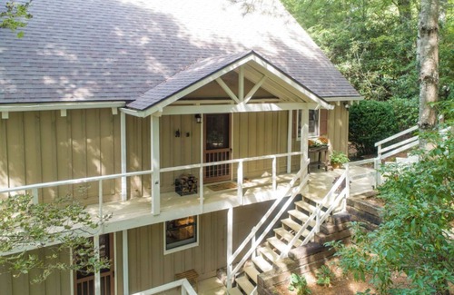 Highlands Hills House | New Secluded Mountain Cottage- close to DT, Apple Lake, Hiking, ETC