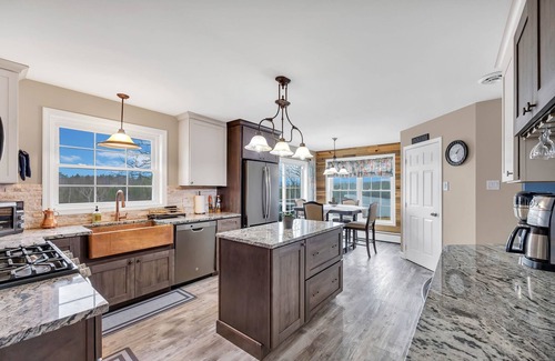 Sullivan House | NEW! Serene 7BR Haven by the Lake