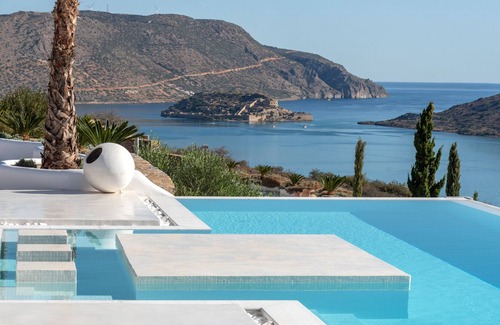 Mavrikiano Villa | New Serenity Art Villa