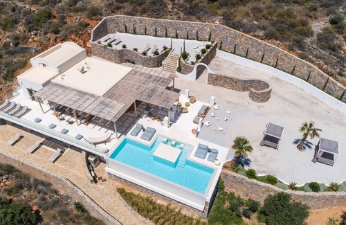 Mavrikiano Villa | New Serenity Art Villa